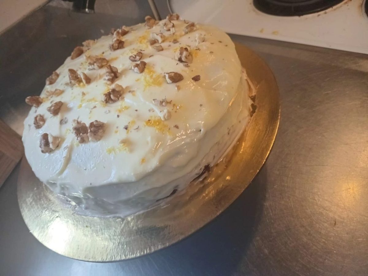 Carrot cake with walnuts and citrus